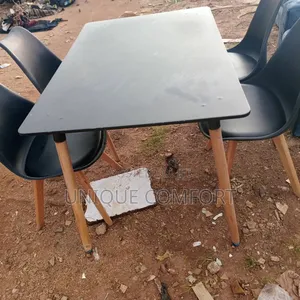4 Seaters Dinning Set With Wooden Legs