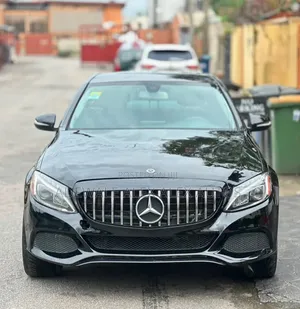 Mercedes-Benz C300 2016 Black