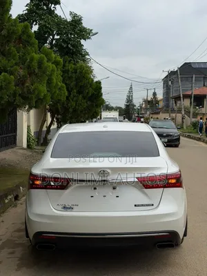 Toyota Avalon Touring FWD Sedan (3.6L 6cyl 6A) 2016 White