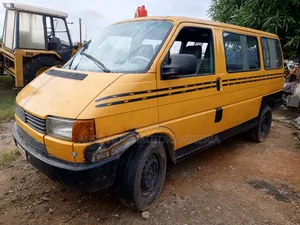 Volkswagen Transporter 2005 Yellow