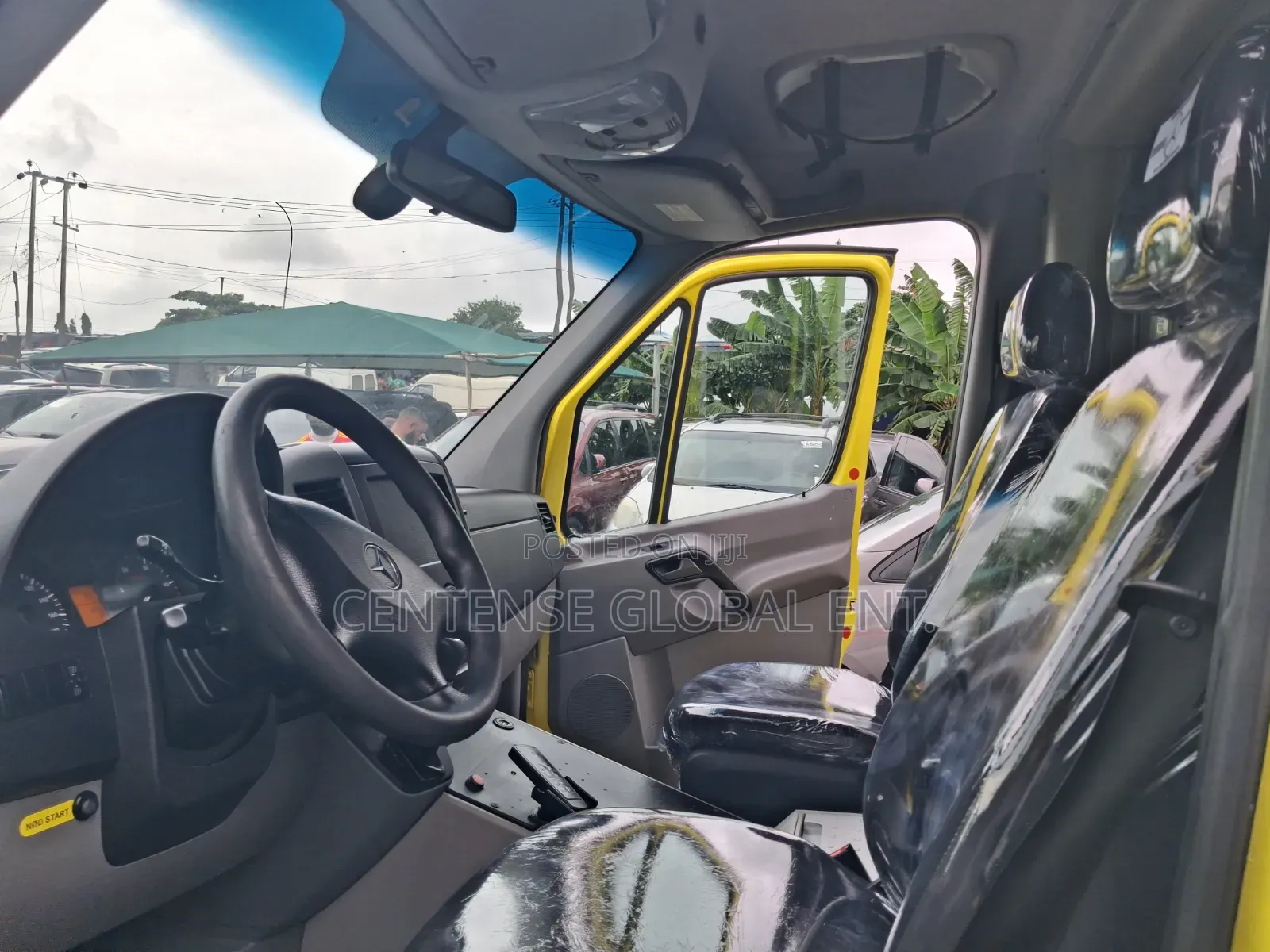 Mercedes-Benz Sprinter 2010 Yellow