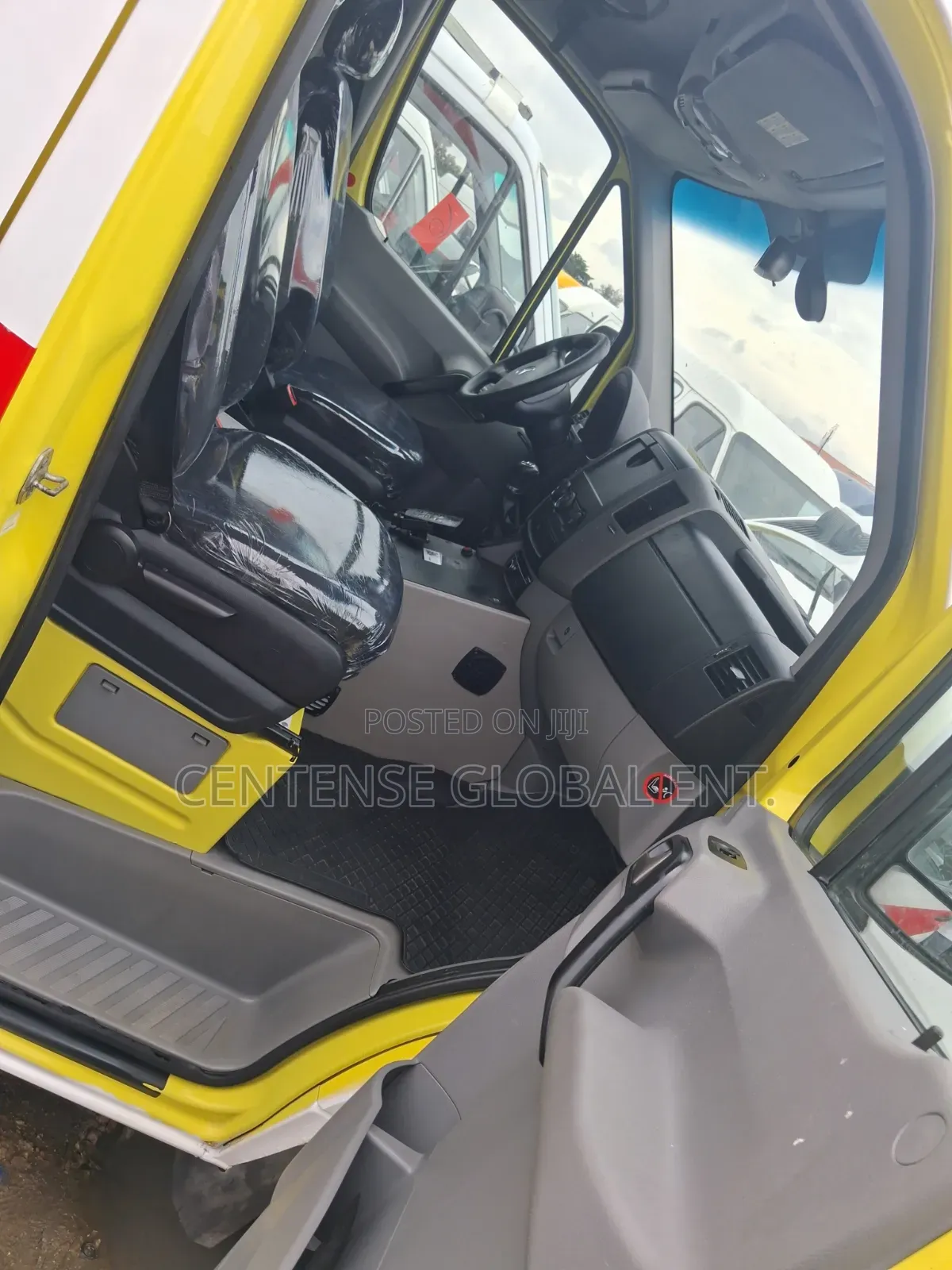 Mercedes-Benz Sprinter 2010 Yellow