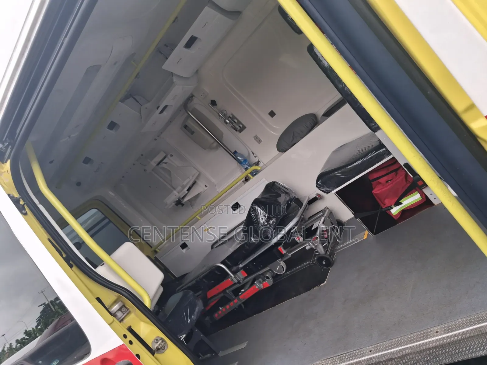 Mercedes-Benz Sprinter 2010 Yellow
