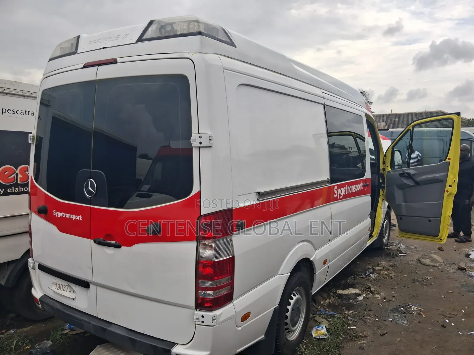 Mercedes-Benz Sprinter 2010 Yellow