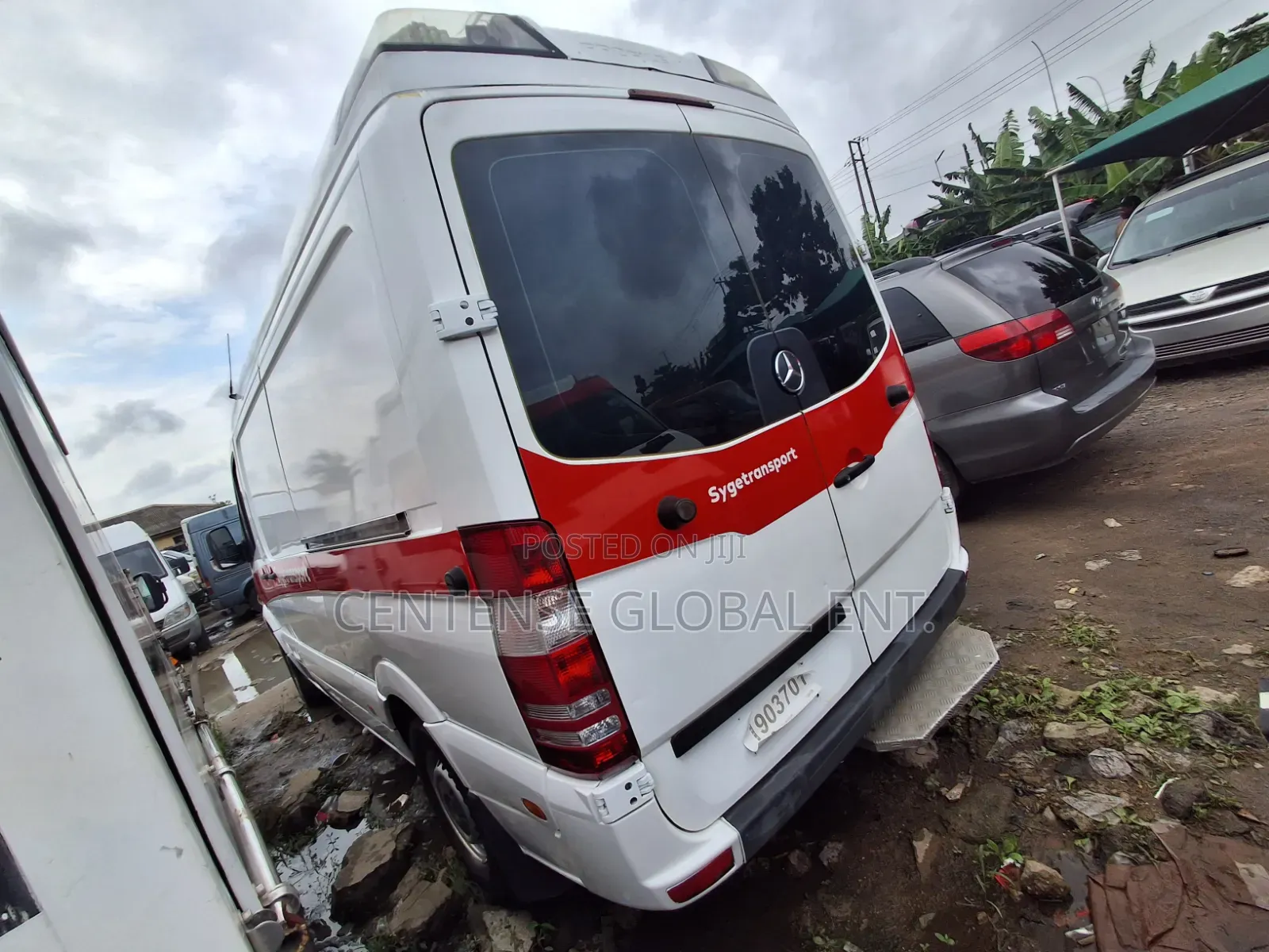 Mercedes-Benz Sprinter 2010 Yellow
