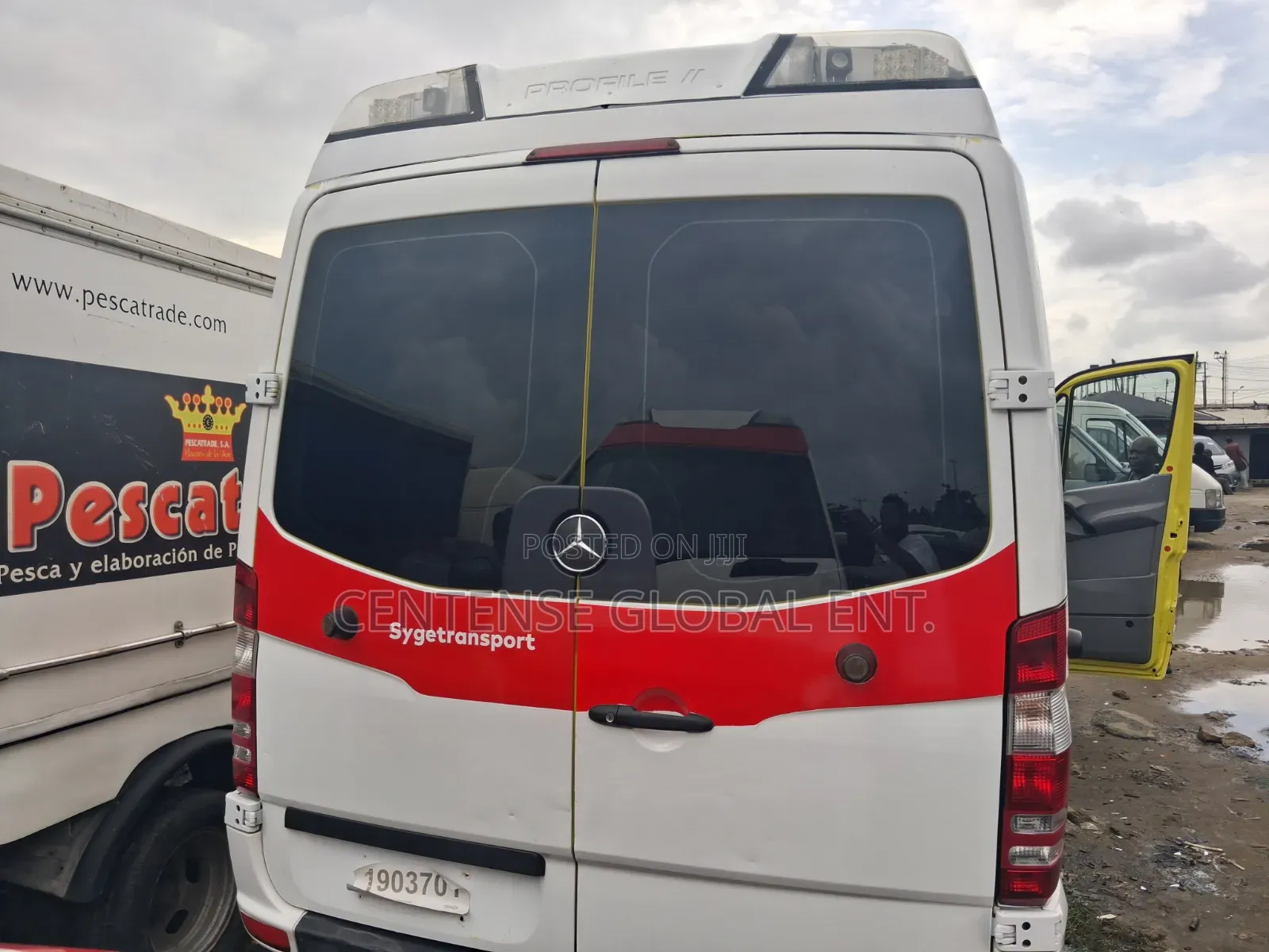 Mercedes-Benz Sprinter 2010 Yellow