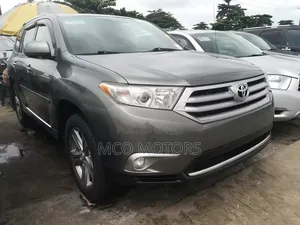 Toyota Highlander Limited 3.5l 4WD 2013 Gray