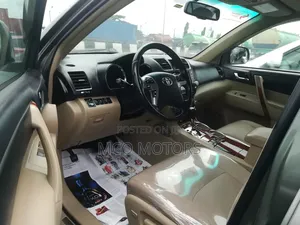 Toyota Highlander Limited 3.5l 4WD 2013 Gray