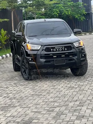 Toyota Hilux 2022 Black