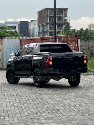 Toyota Hilux 2021 Black