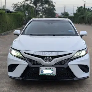 Toyota Camry 2019 White