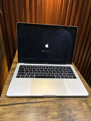 Laptop Apple MacBook Pro 2017 8GB Intel Core i5 SSD 256GB