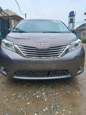 Toyota Sienna 2011 Gray