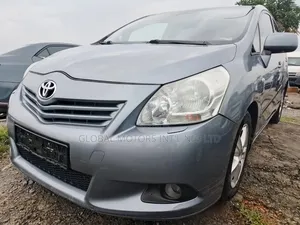Direct Tokunbo Toyota Avensis Verso 2016. 2017. Keyless Entry Limited
