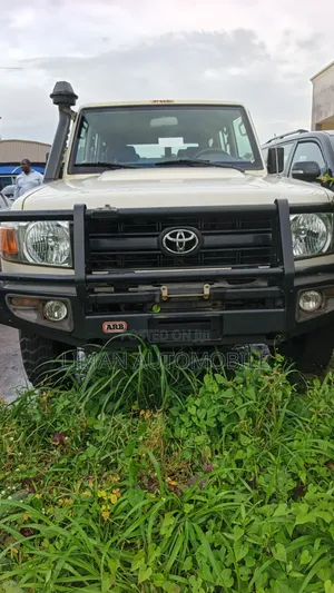Toyota Land Cruiser 2018 White