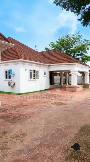 4bdrm Bungalow in Airport Road, Benin City for sale