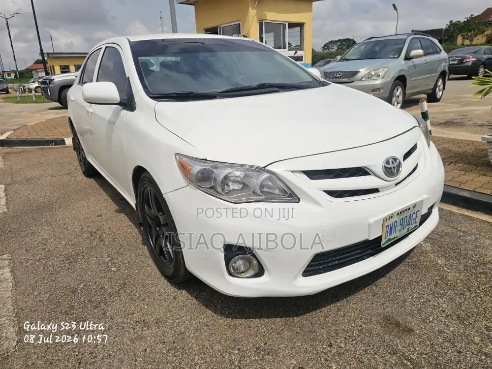 Toyota Corolla 2012 White