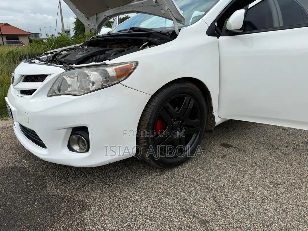 Toyota Corolla 2012 White