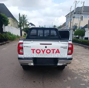 Toyota Hilux 2021 White