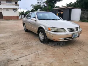 Toyota Camry 2000 Teal