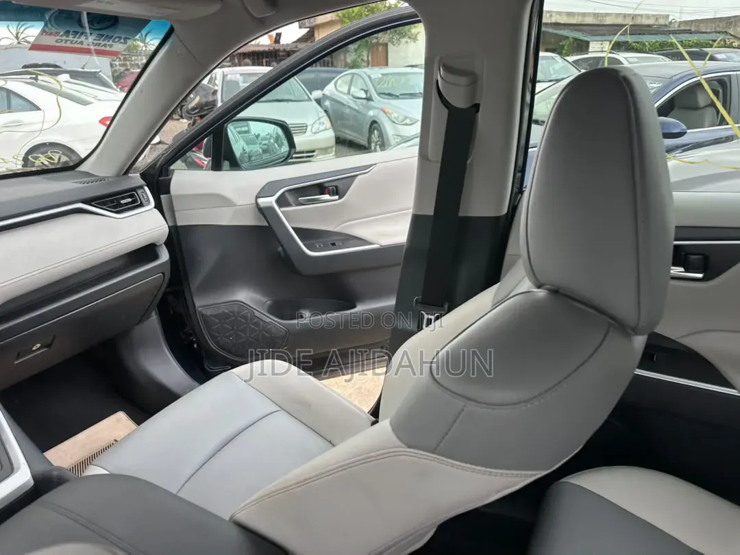 Toyota RAV4 2025 Blue