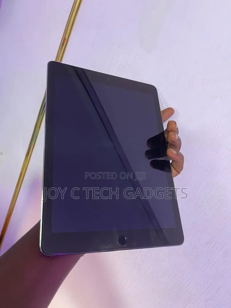 Apple iPad 9.7 32 GB Gray