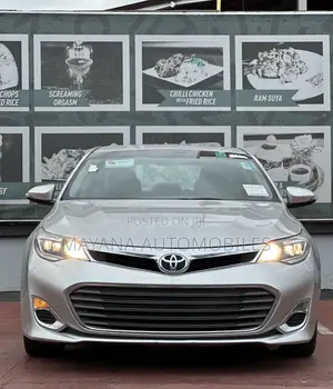 Toyota Avalon XLE Premium Sedan FWD (3.5L 6cyl 6A) 2013 Silver