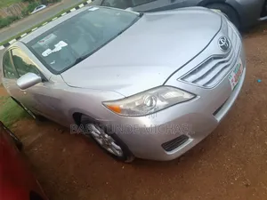 Toyota Camry LE 4dr Sedan (2.5L 4cyl 6A) 2011 Silver