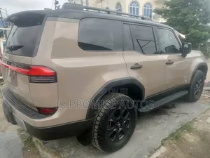 Lexus GX 2025 Gold