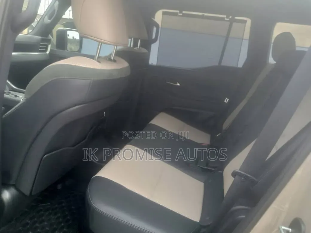 Lexus GX 2025 Gold