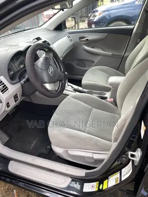 Toyota Corolla LE 4dr Sedan (1.8L 4cyl 4A) 2013 Black
