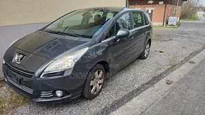 Peugeot 5008 2010 Gray