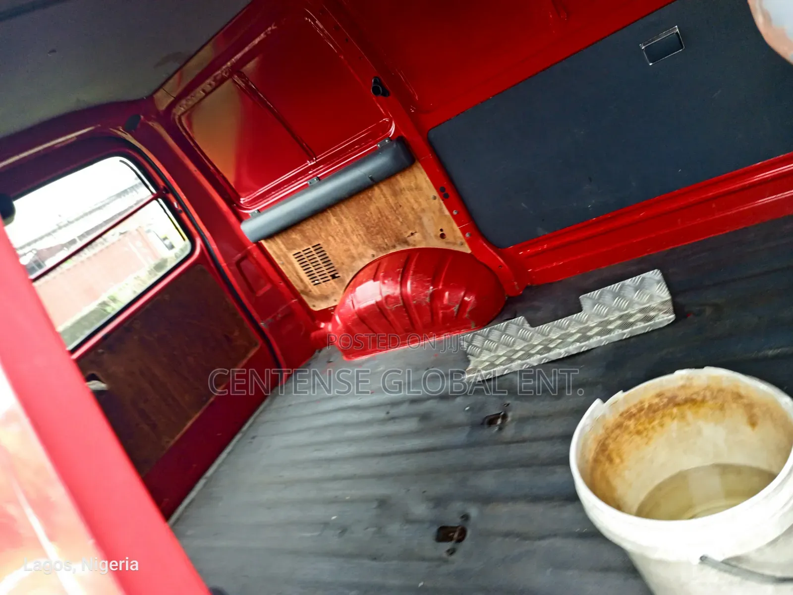 Toyota HiAce 2004 Red