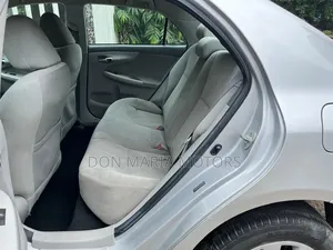 Toyota Corolla LE 4dr Sedan (1.8L 4cyl 4A) 2010 Silver