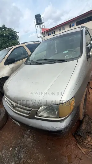 Toyota Sienna LE 2002 Gold