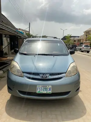 Toyota Sienna LE 2009 Blue