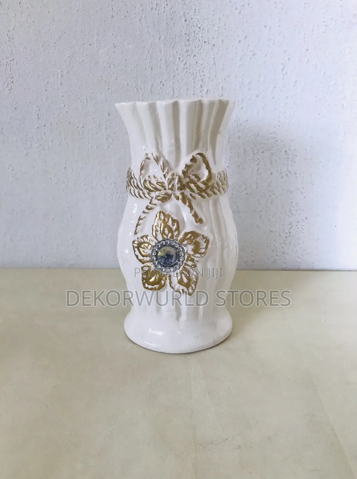 Round Table Vase