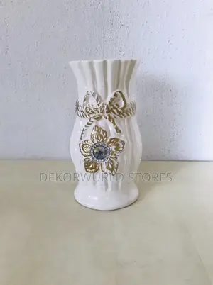 Round Table Vase