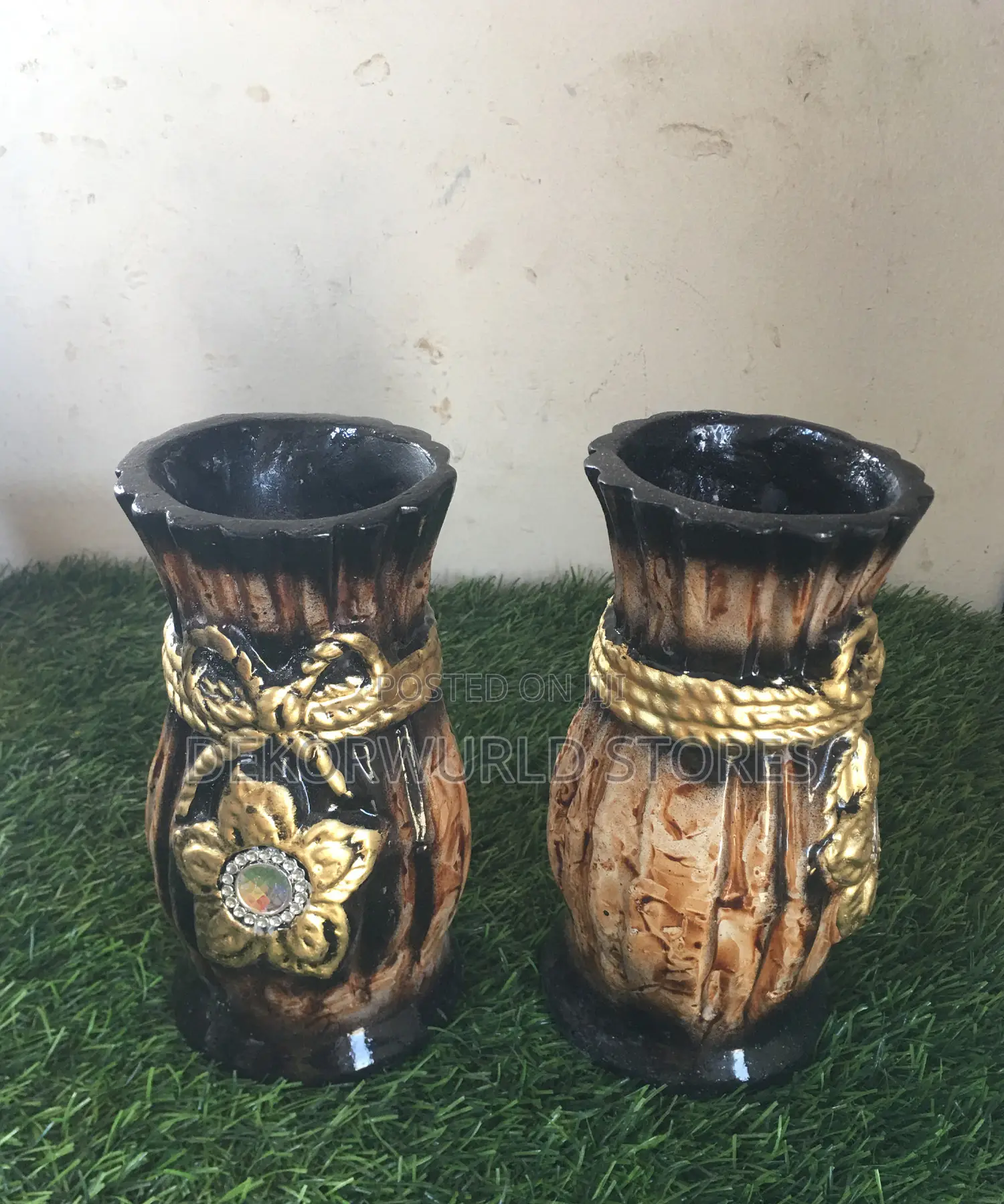 Round Table Vase