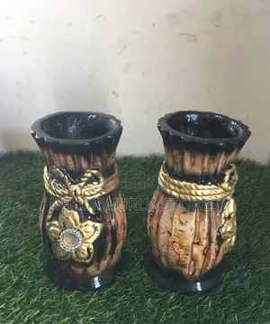 Round Table Vase