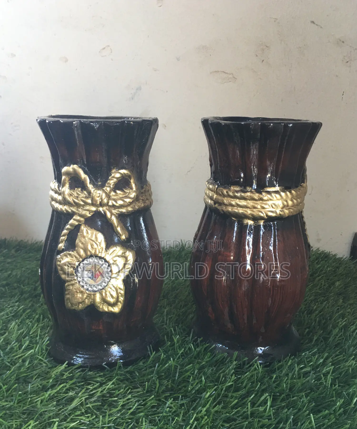 Round Table Vase