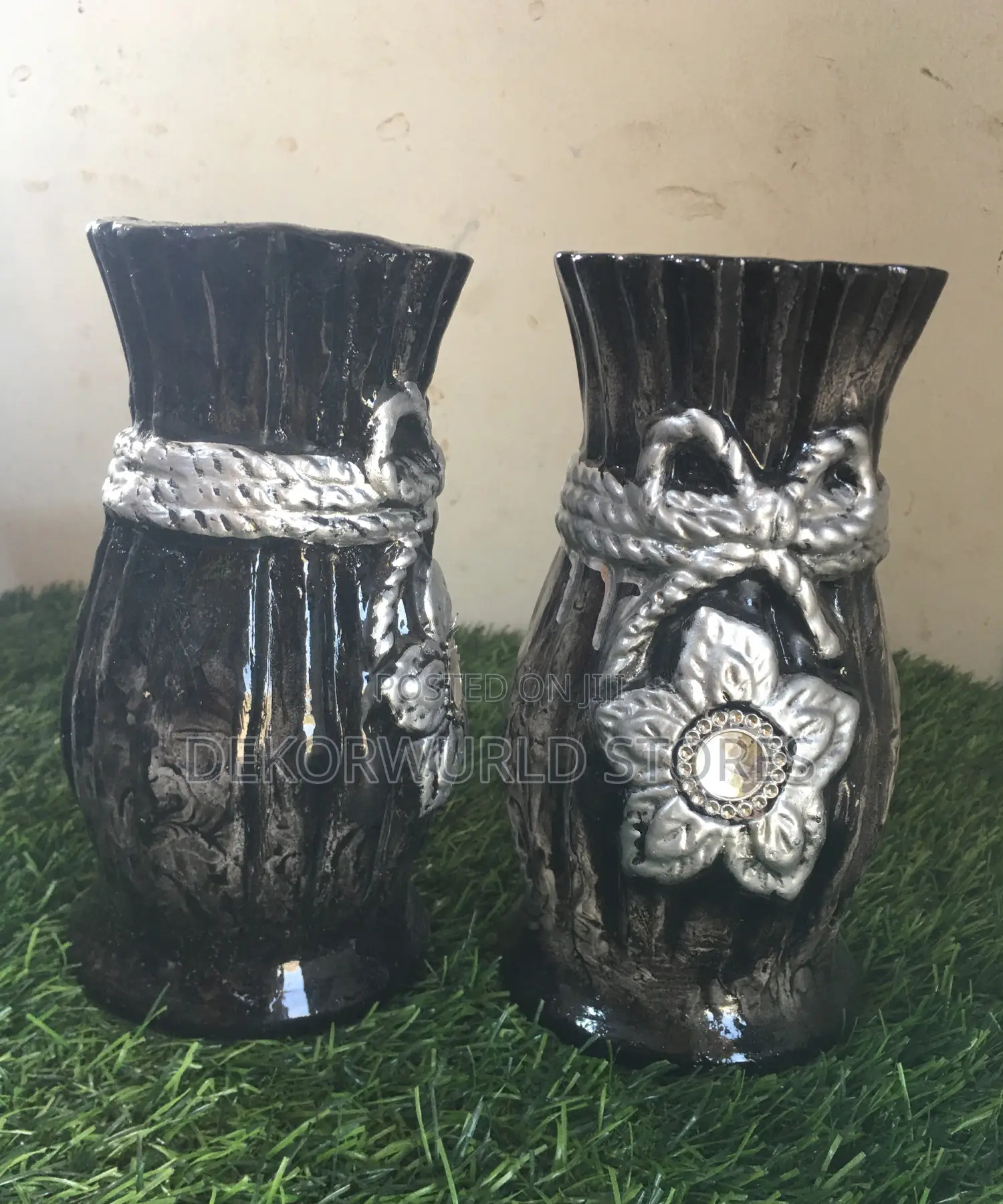 Round Table Vase