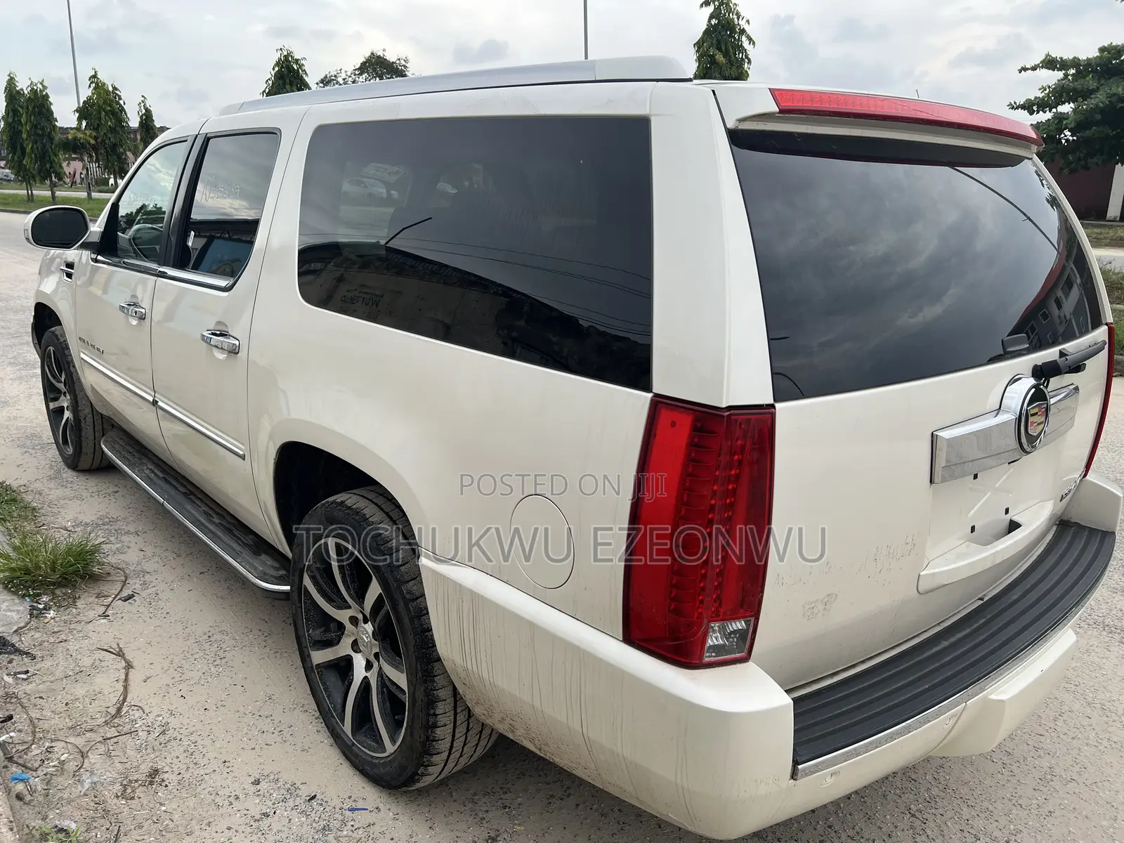 Cadillac Escalade ESV 2012 White