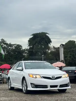Toyota Camry SE 4dr Sedan (2.5L 4cyl 6A) 2013 White