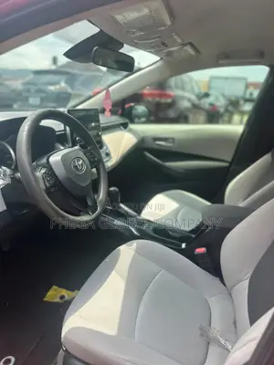 Toyota Corolla LE 2021 Red