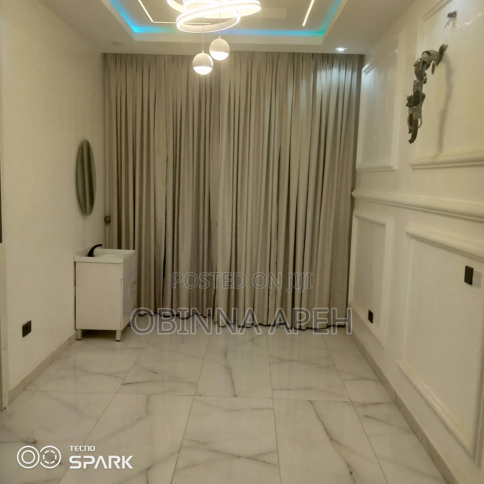 Curtains and Window Blinds