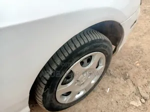 Hyundai Elantra 2005 White