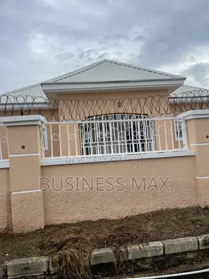 3bdrm Bungalow in Penthouse Estate, Pyakasa for rent