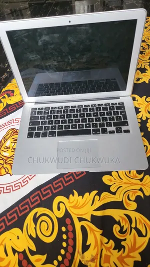 Laptop Apple MacBook Pro 2019 128GB Apple M5 SSHD (Hybrid) 128GB