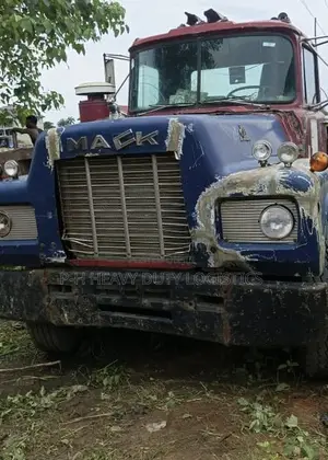 Double Hassle Mack Truck for Sale